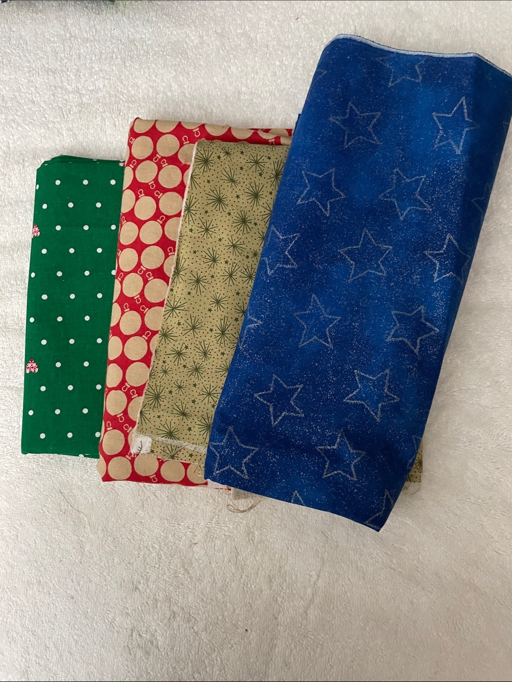 4-5 LB MIXED CHRISTMAS FABRIC BUNDLE • USABLE PIECES • CRAFT & SEWING D8 - Picture 5 of 10